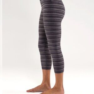 Lululemon Wunder Under Crop 21” Size 2 Black Stripes Galore Luon